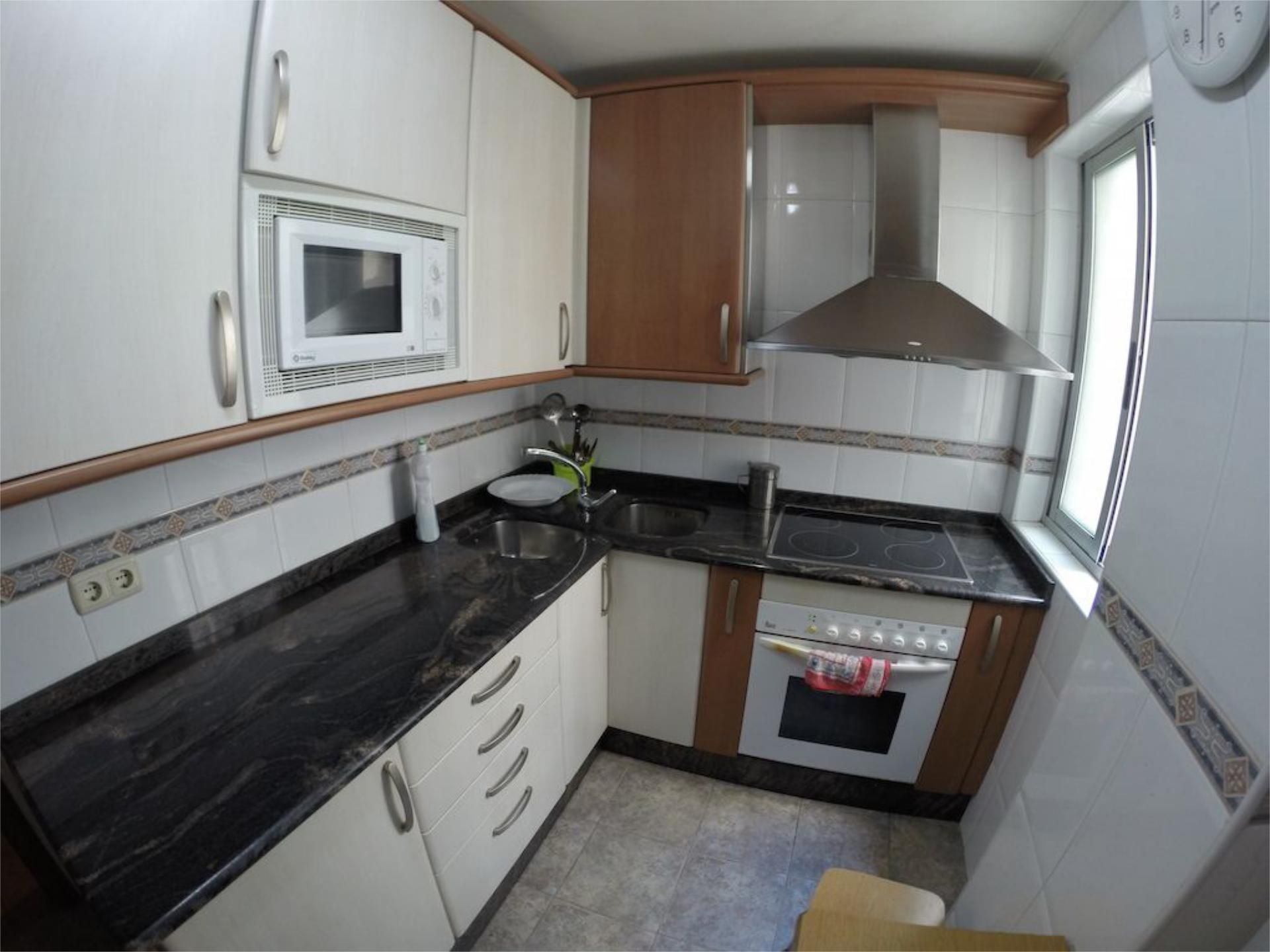 Cocina de Piso para compartir en Salamanca Capital con Calefacción, Parquet y Amueblado