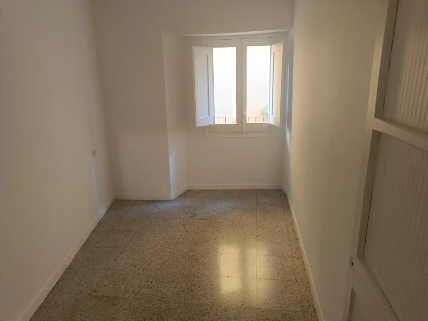 Dormitori de Casa adosada en venda en Montagut i Oix amb Terrassa i Balcó
