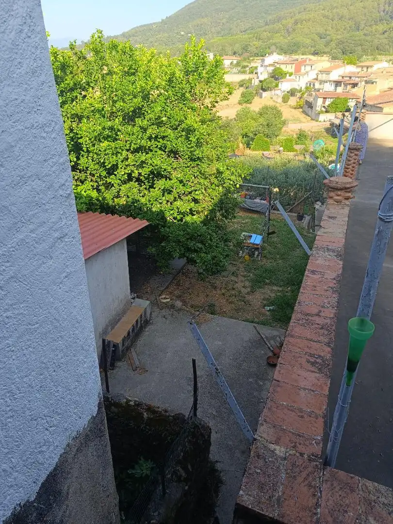 Jardí de Casa adosada en venda en Montagut i Oix amb Terrassa i Balcó