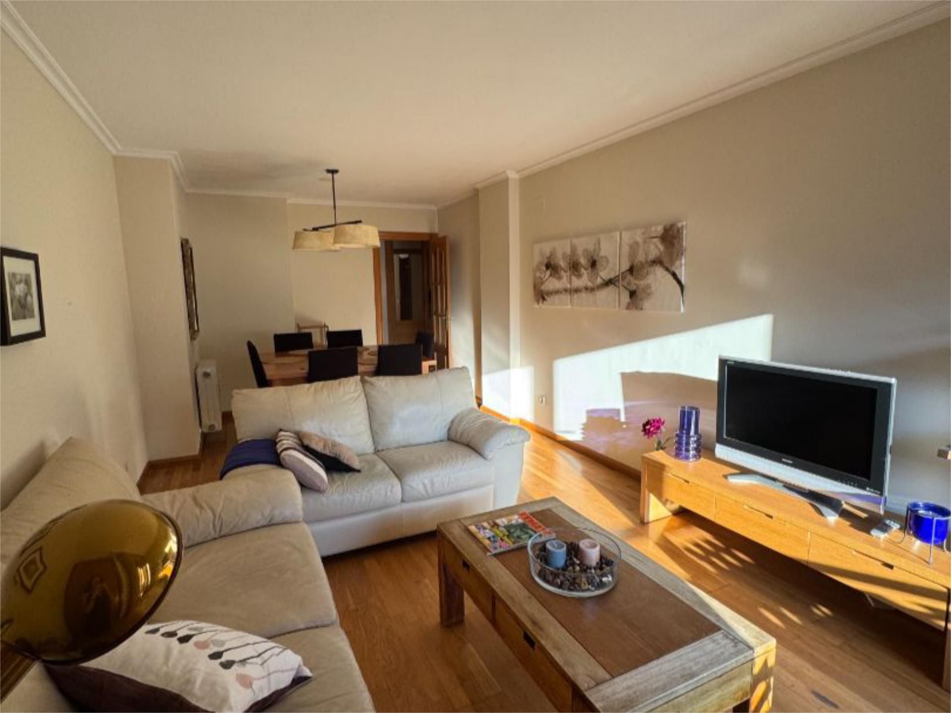 Living room of Flat for sale in Béjar  with Heating, Parquet flooring and Furnished