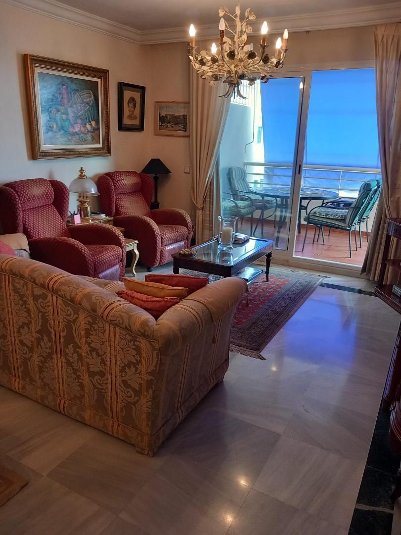 Sala d'estar de Dúplex en venda en Marbella amb Aire condicionat