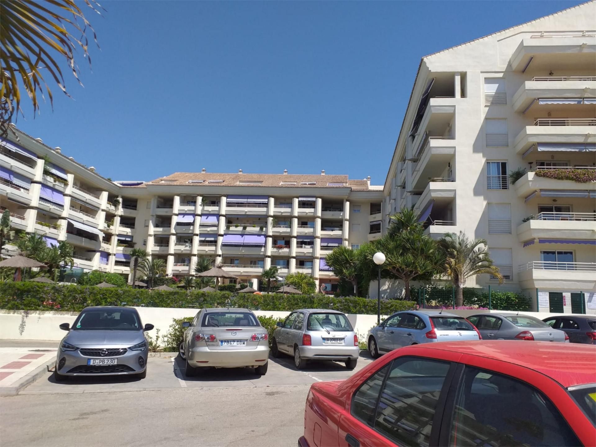 Aparcament de Pis en venda en Marbella amb Aire condicionat, Terrassa i Piscina