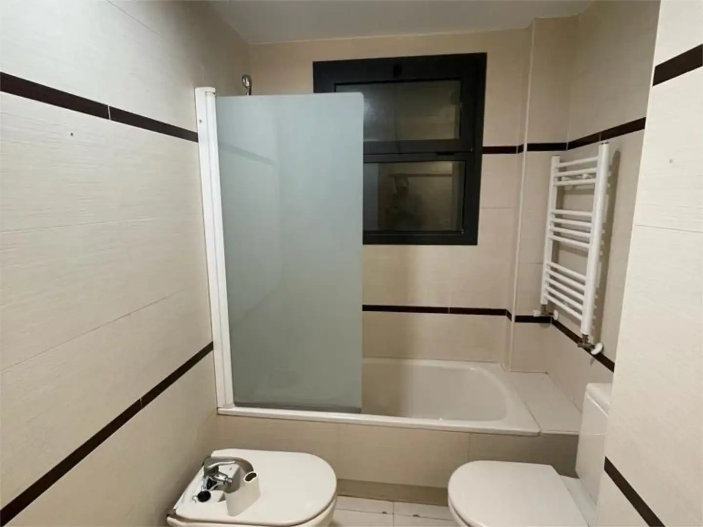 Flat for sale in Avinguda de Les Magnolies, 4, Núcleo Urbano Bathroom of Flat for sale in La Pobla de Vallbona with Terrace and Swimming Pool