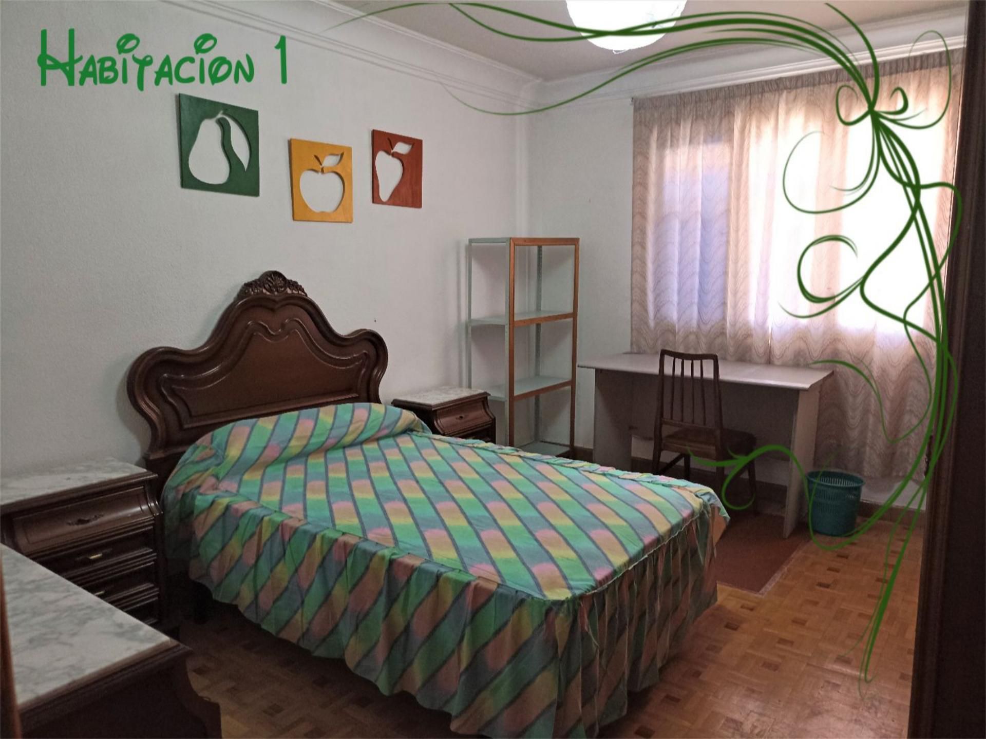 Bedroom of Flat to share in Burgos Capital  with Heating, Parquet flooring and Terrace