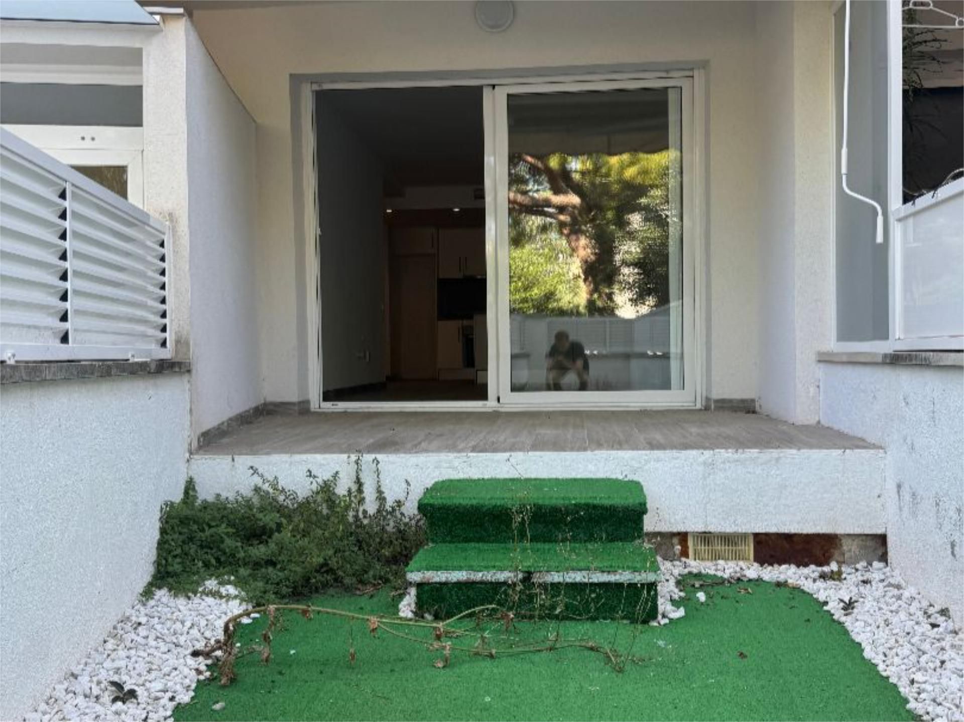 Balcony of Flat for sale in Vilanova i la Geltrú  with Air Conditioner, Terrace and Storage room