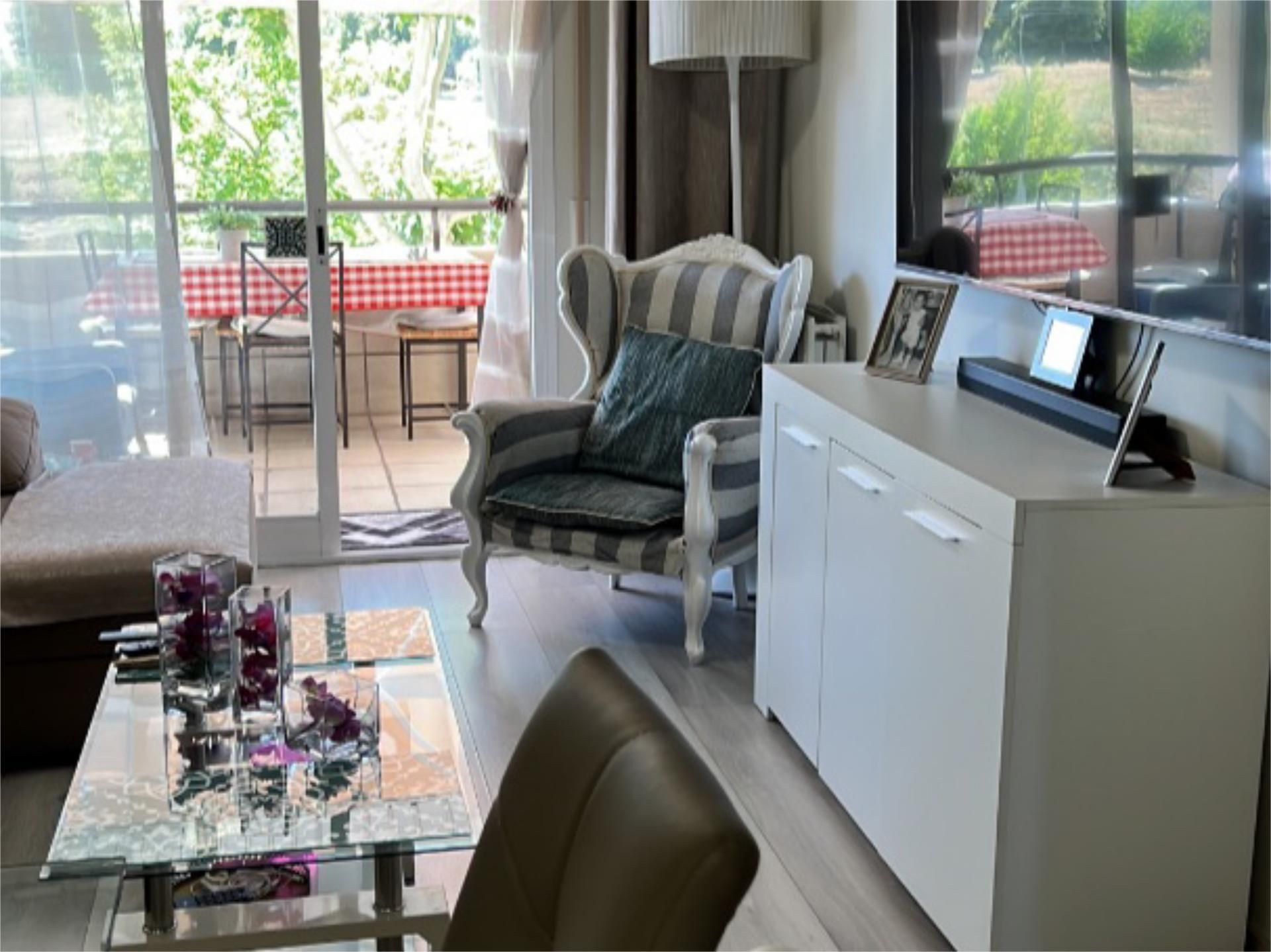 Living room of Flat to share in Pozuelo de Alarcón  with Air Conditioner, Heating and Terrace
