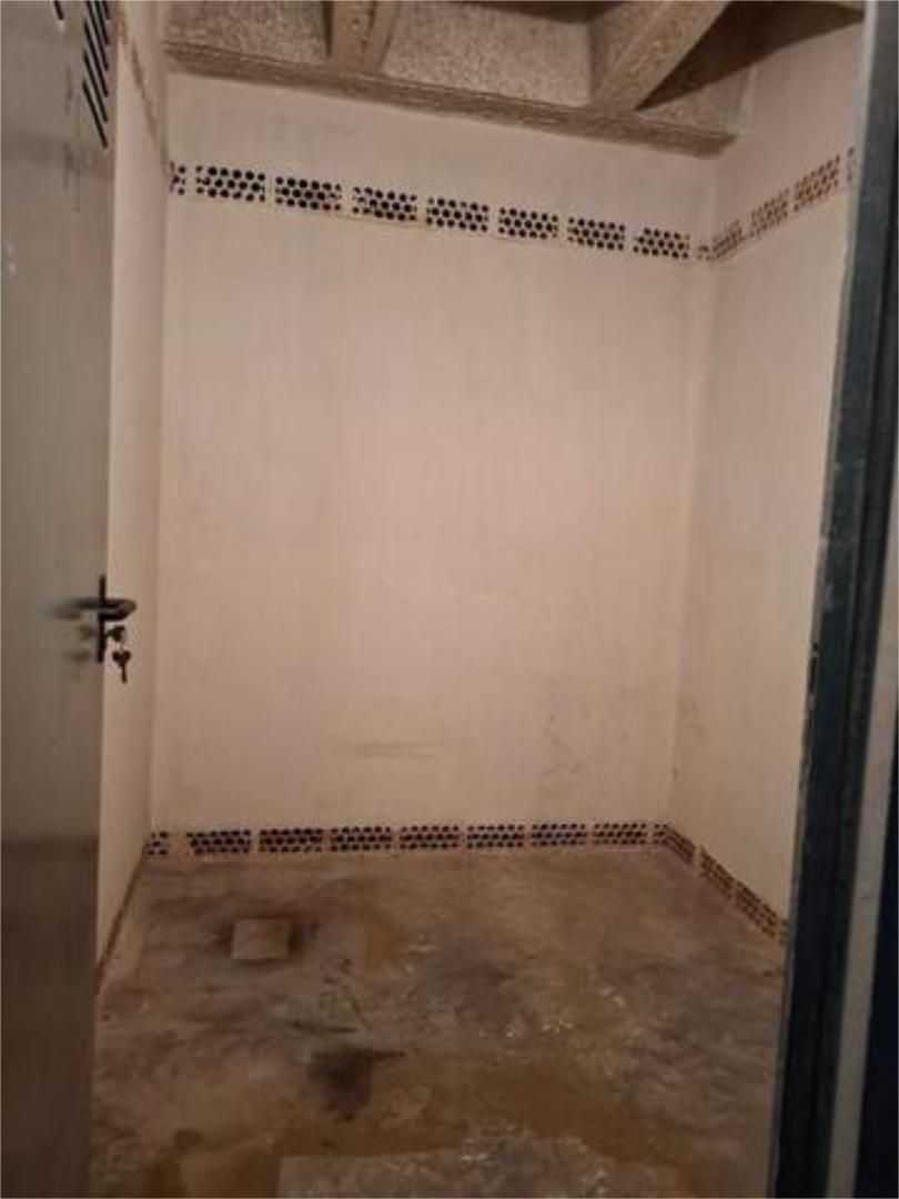 Bathroom of Box room to rent in Oviedo 