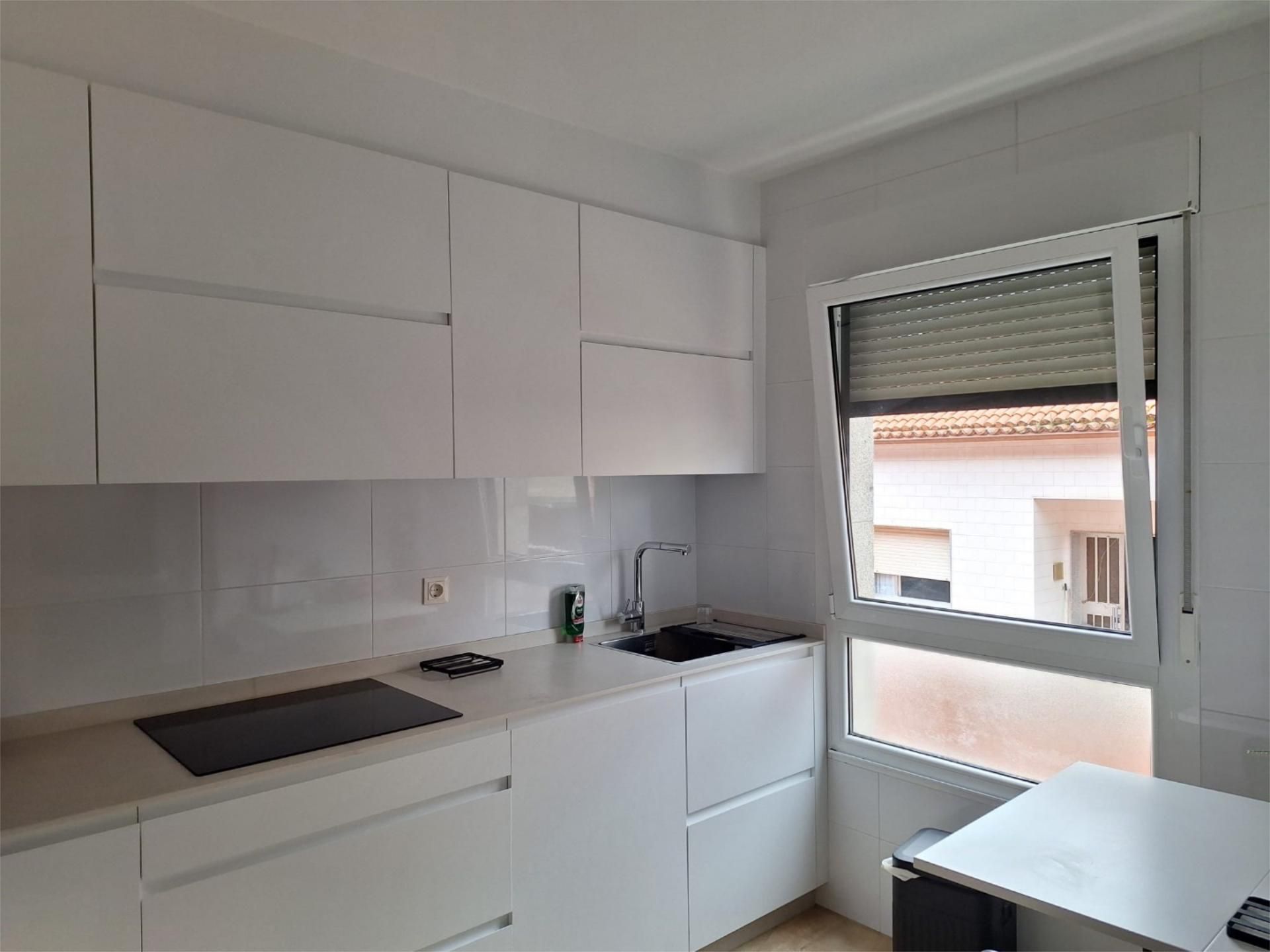 Cuina de Apartament de lloguer en Ribeira amb Calefacció, Terrassa i Moblat