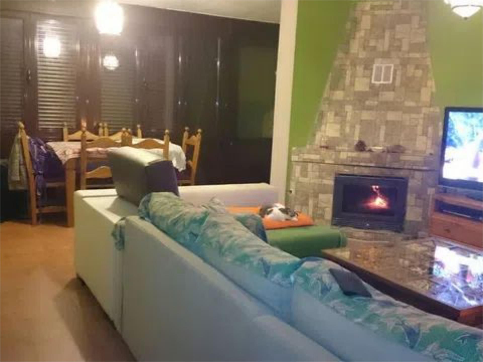 Sala d'estar de Pis en venda en Manzanares El Real amb Calefacció, Jardí privat i Terrassa