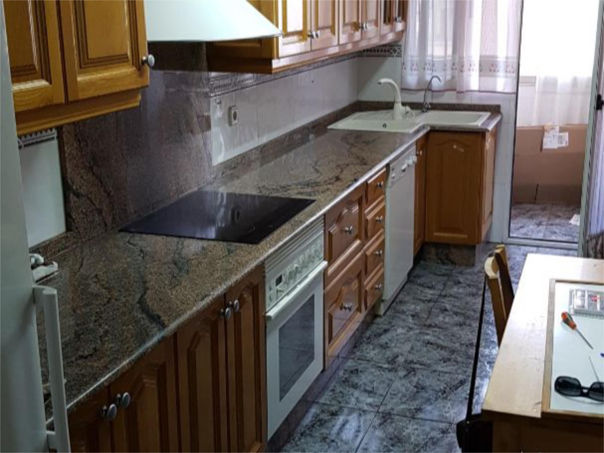 Flat to share in Calle Huerto Pomares, 5, San Andrés - San Antolín