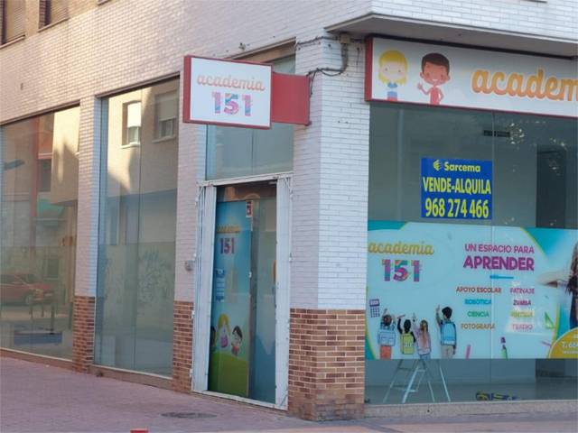 Local comercial en Alquiler en Calle Torre de Romo, 80 en El Carmen