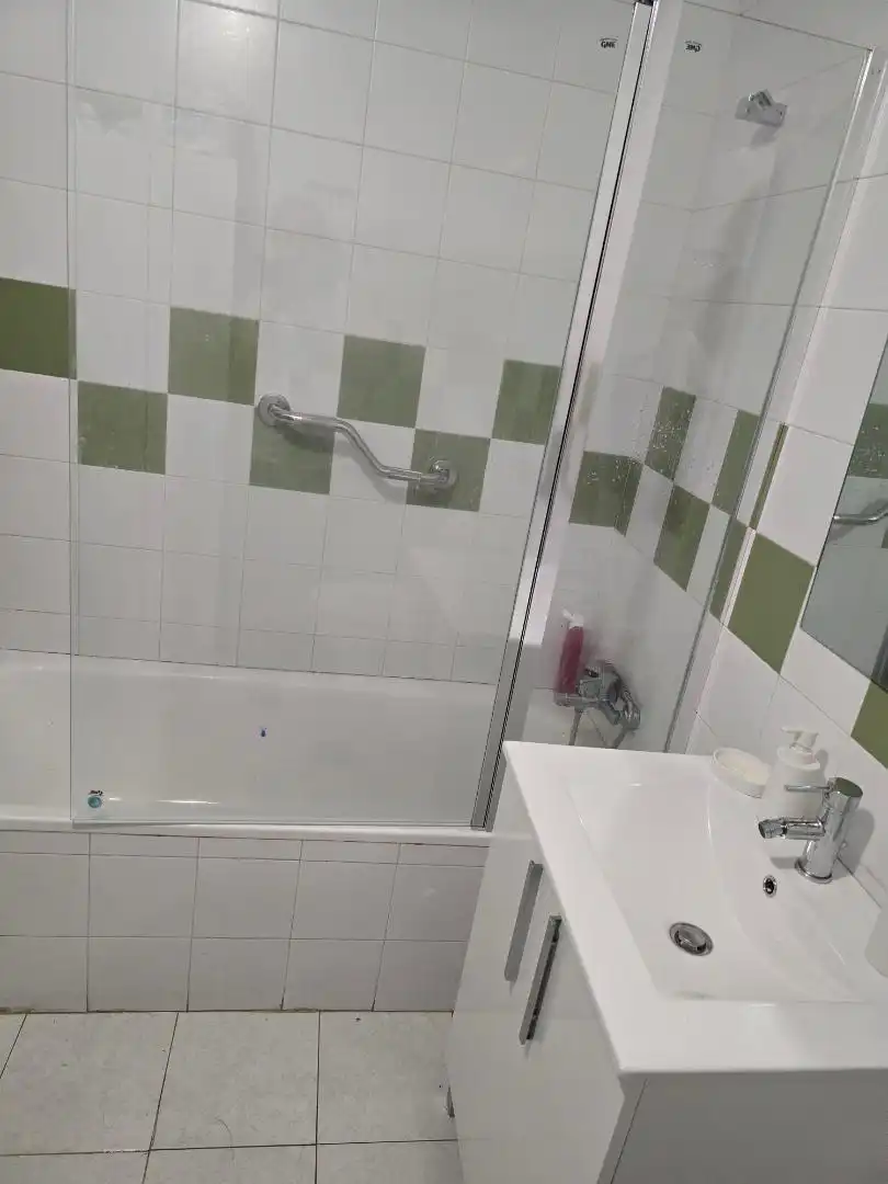 Baño de Piso en venta en Melilla con Aire acondicionado, Terraza y Amueblado