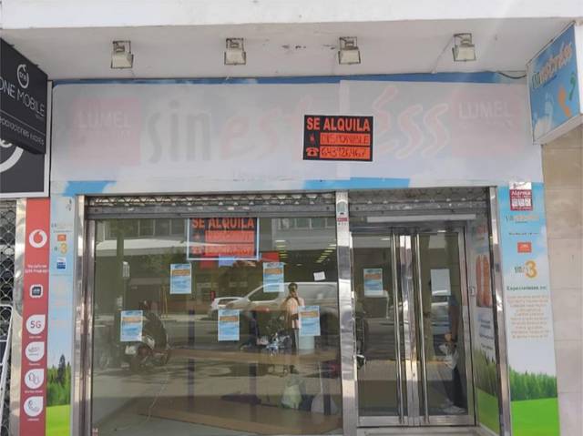 Local comercial en Alquiler en Calle Luis Montoto, 130 en La Buhaira