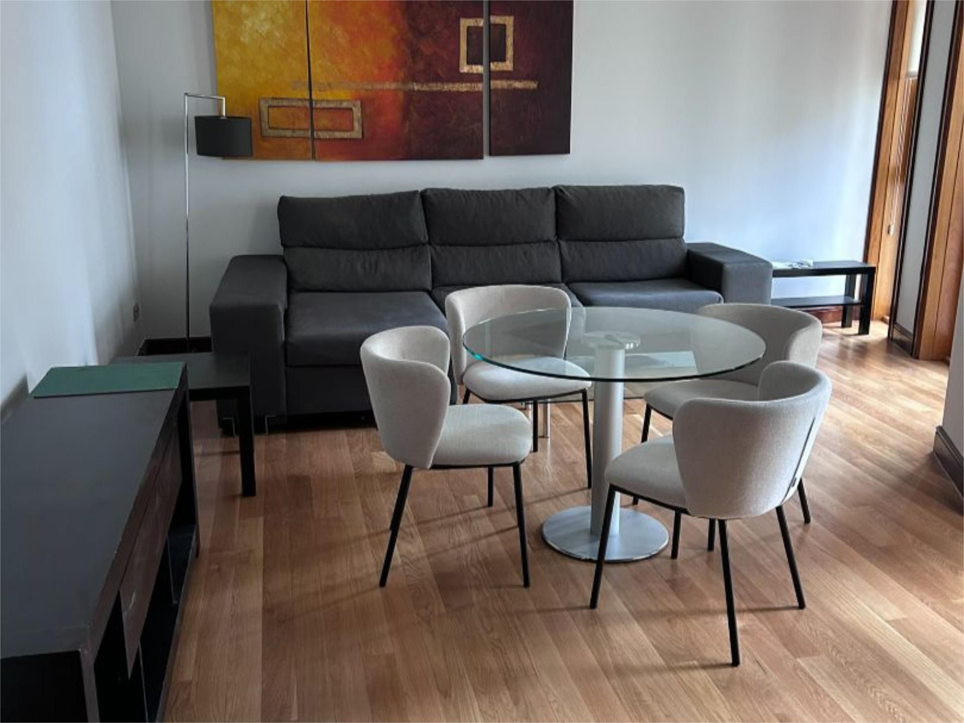 Living room of Flat to rent in Vigo   with Heating, Parquet flooring and Storage room