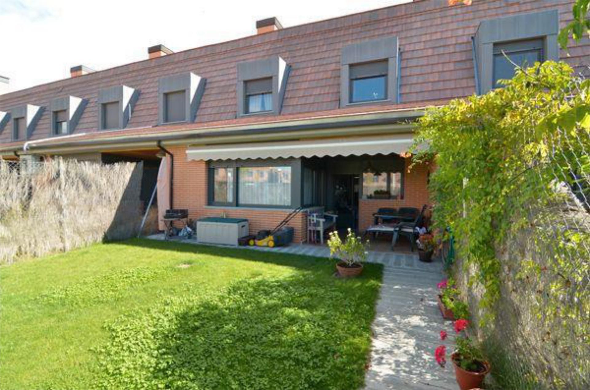 Jardí de Casa adosada en venda en Castellanos de Moriscos amb Calefacció, Jardí privat i Terrassa
