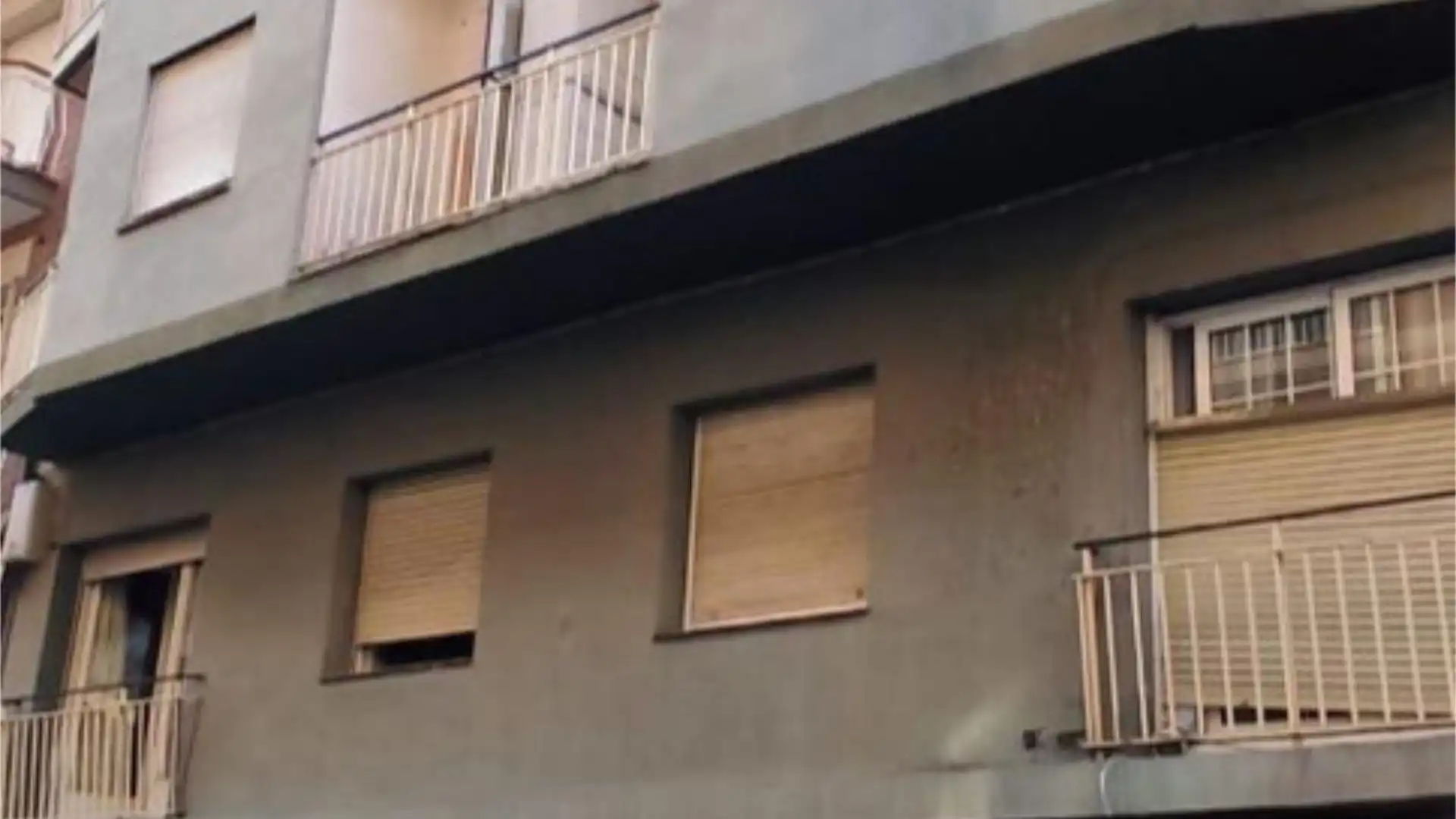 Vista exterior de Piso en venta en L'Hospitalet de Llobregat con Balcón