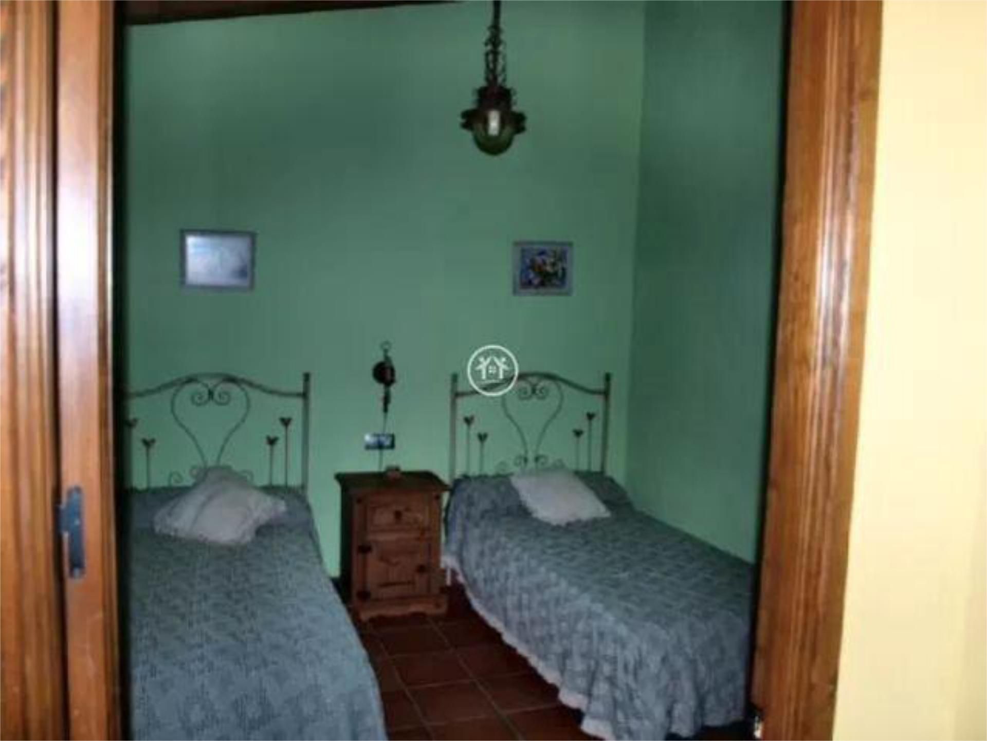 Dormitori de Casa adosada en venda en Usagre amb Jardí privat i Moblat
