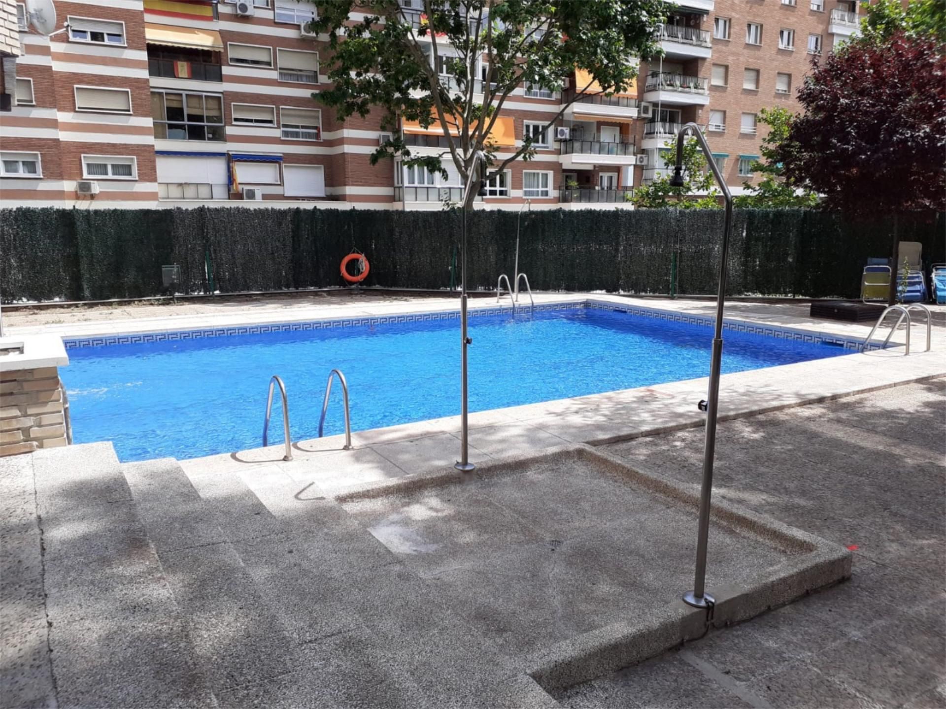 Swimming pool of Flat to rent in  Madrid Capital  with Air Conditioner, Heating and Private garden