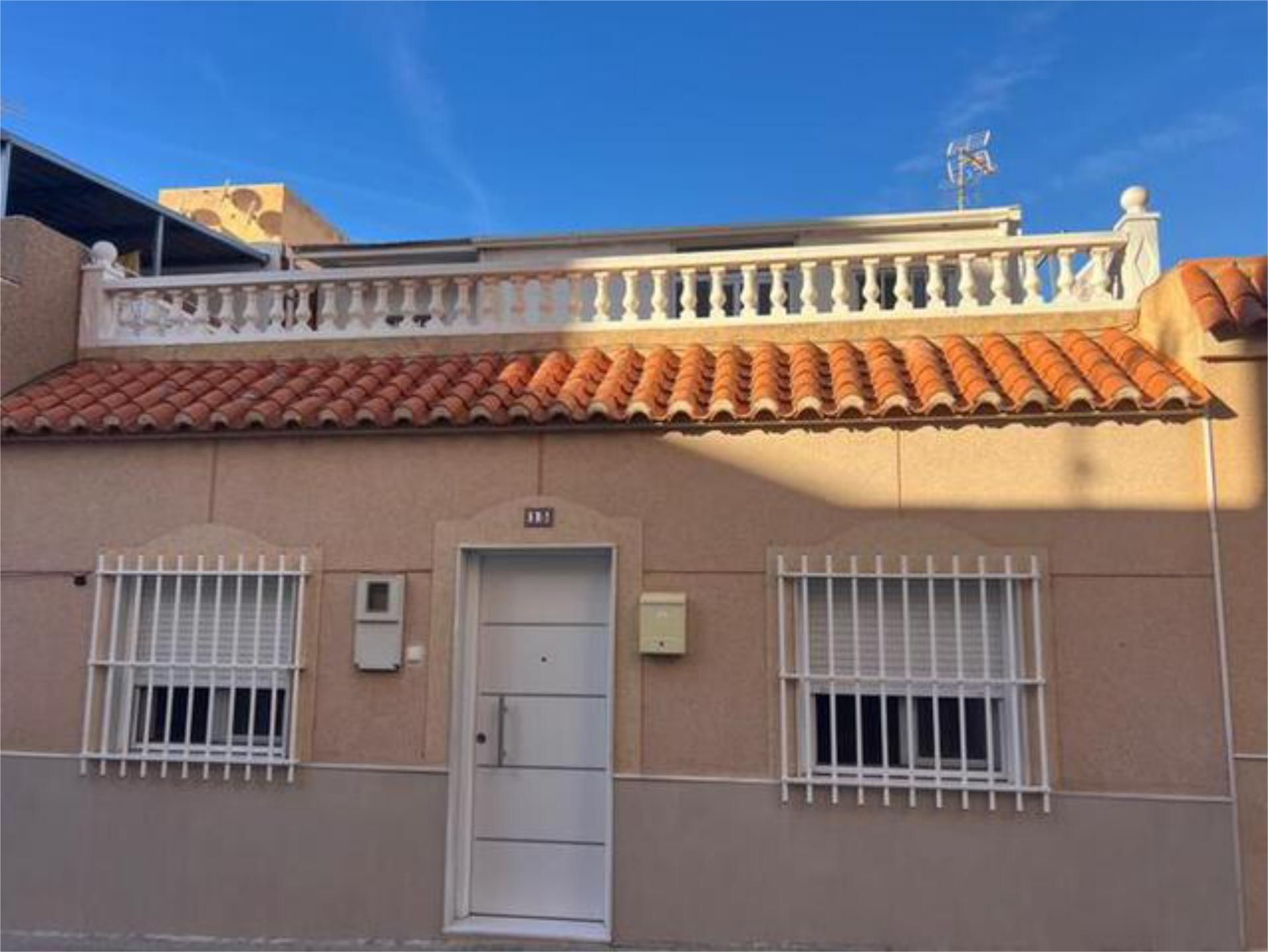 Vista exterior de Casa adosada en venda en El Ejido amb Terrassa