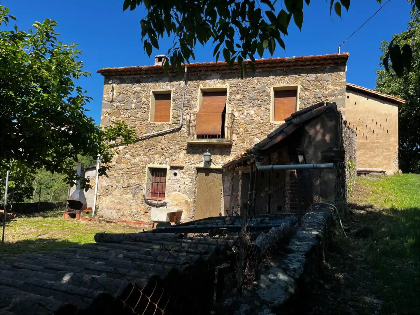 Finca rústica en venta en Barri Cos-nucli, 10, Montagut i Oix Vista exterior de Finca rústica en venta en Montagut i Oix con Terraza y Balcón