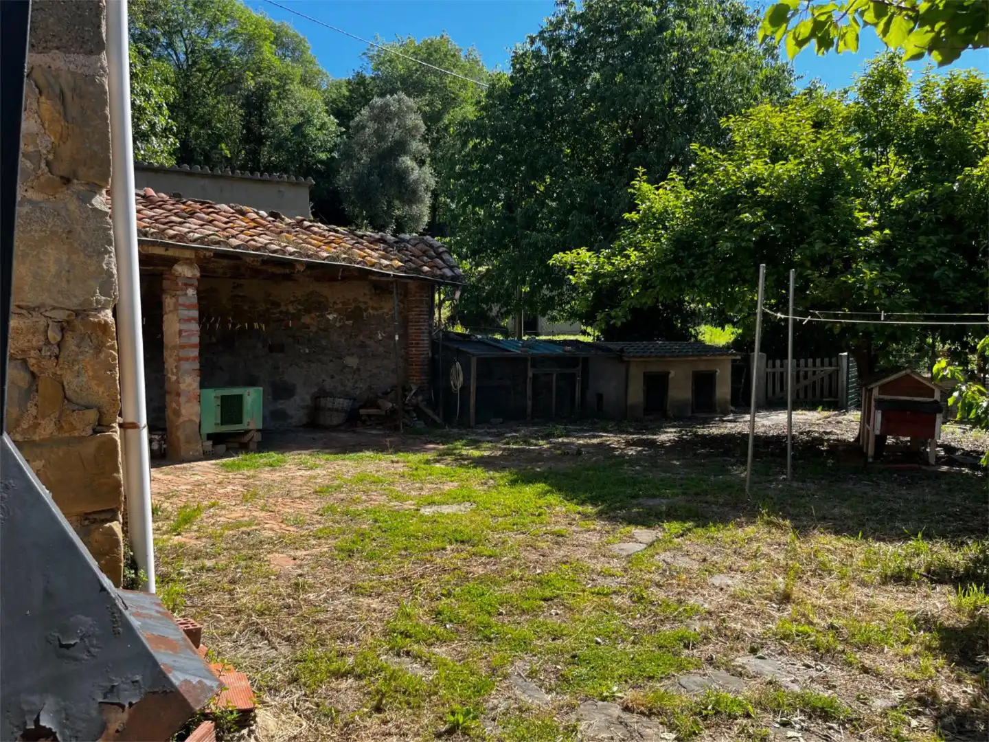 Finca rústica en venta en Barri Cos-nucli, 10, Montagut i Oix Jardín de Finca rústica en venta en Montagut i Oix con Terraza y Balcón