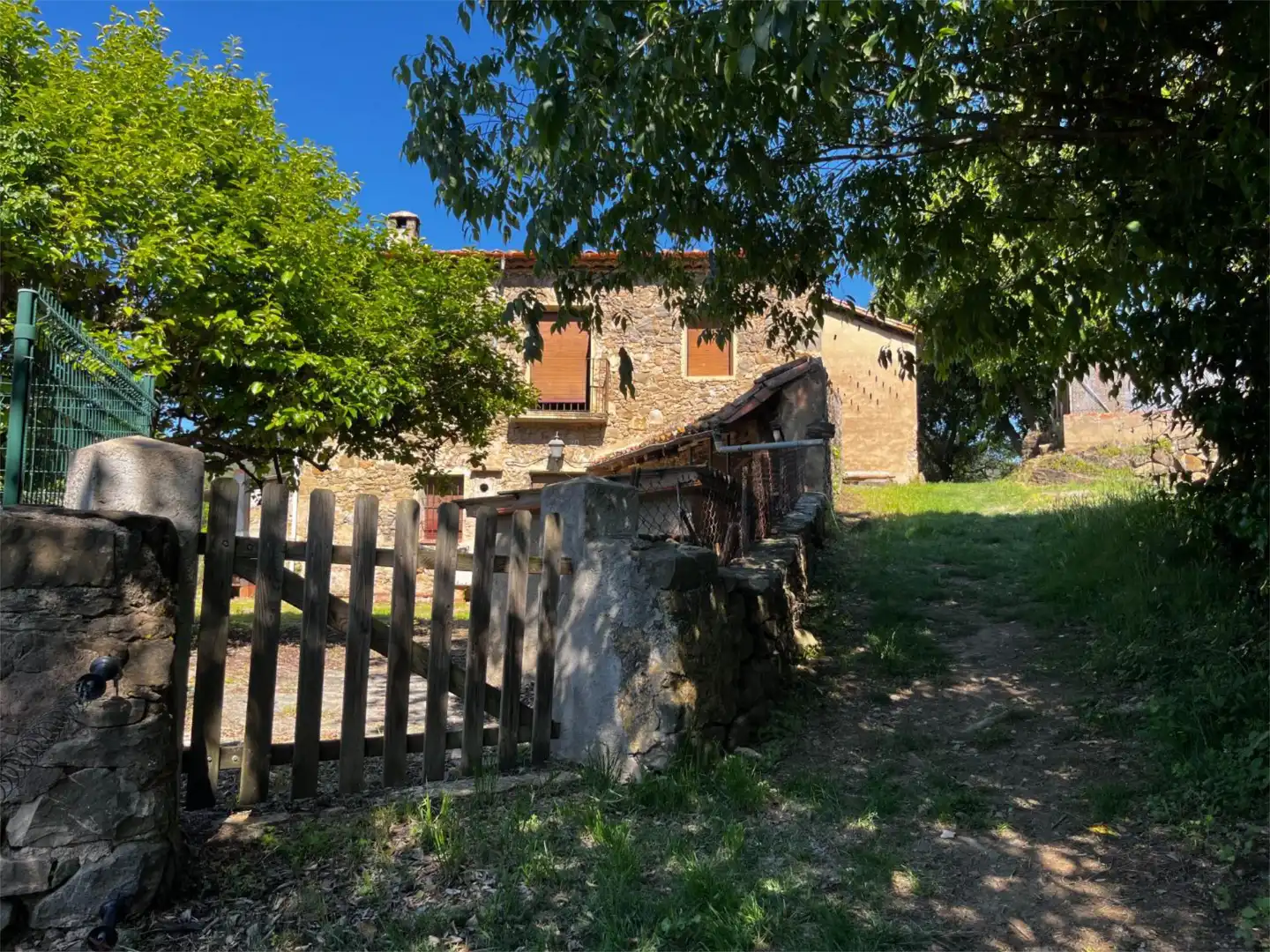 Finca rústica en venta en Barri Cos-nucli, 10, Montagut i Oix Vista exterior de Finca rústica en venta en Montagut i Oix con Terraza y Balcón
