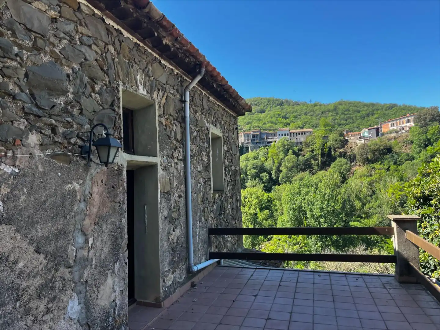 Finca rústica en venta en Barri Cos-nucli, 10, Montagut i Oix Vista exterior de Finca rústica en venta en Montagut i Oix con Terraza y Balcón
