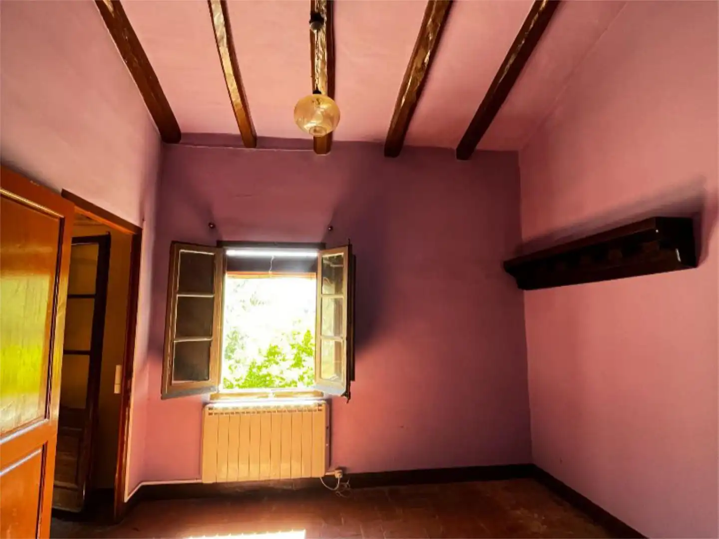 Finca rústica en venta en Barri Cos-nucli, 10, Montagut i Oix Habitación de Finca rústica en venta en Montagut i Oix con Terraza y Balcón