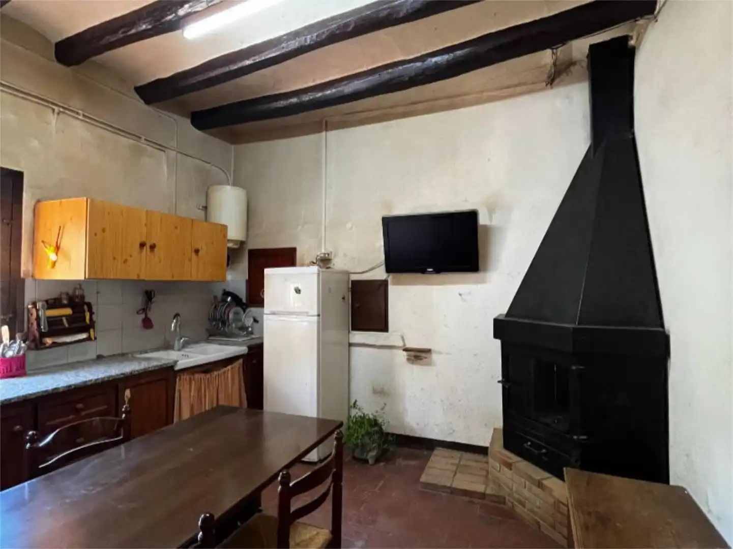 Finca rústica en venta en Barri Cos-nucli, 10, Montagut i Oix Cocina de Finca rústica en venta en Montagut i Oix con Terraza y Balcón