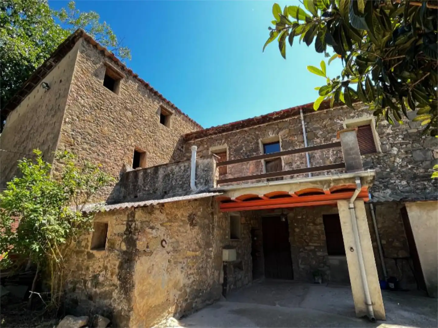 Finca rústica en venta en Barri Cos-nucli, 10, Montagut i Oix Vista exterior de Finca rústica en venta en Montagut i Oix con Terraza y Balcón
