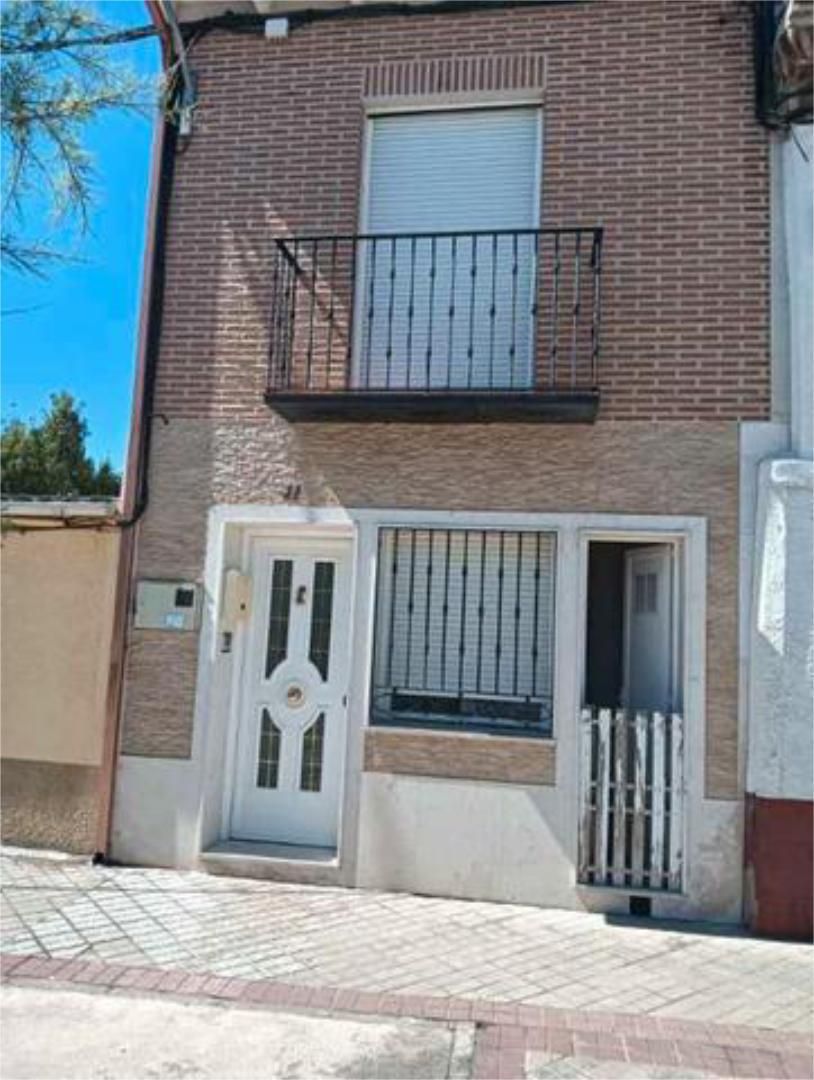Exterior view of House or chalet for sale in Nava del Rey  with Terrace
