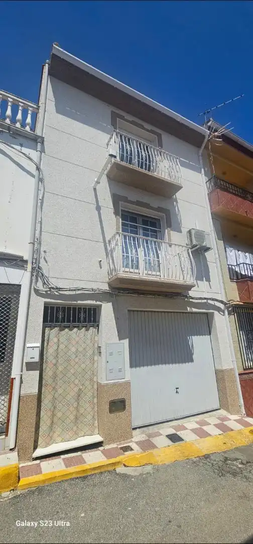 Piso en venta en Calle Luis de Ávila, 14, Zafarraya Vista exterior de Piso en venta en Zafarraya con Aire acondicionado, Calefacción y Parquet