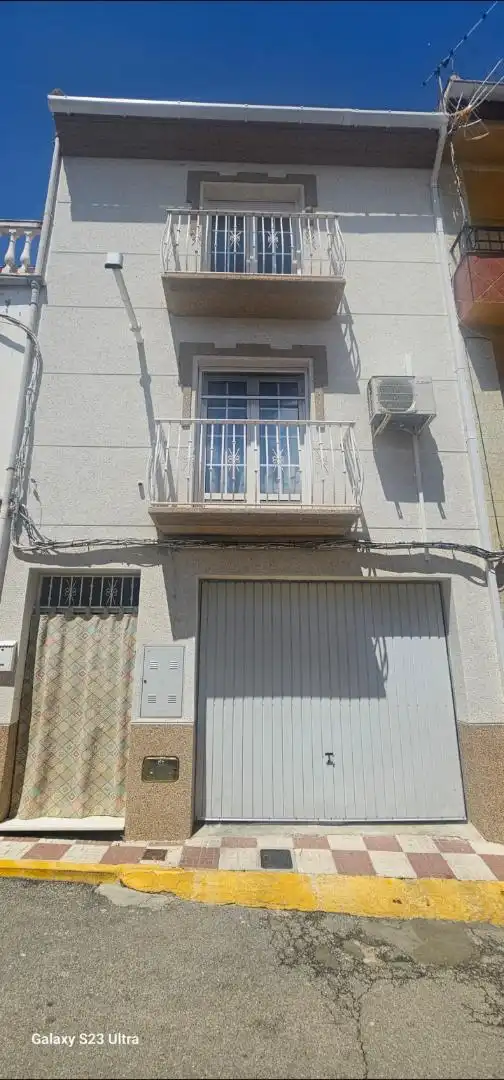 Piso en venta en Calle Luis de Ávila, 14, Zafarraya Vista exterior de Piso en venta en Zafarraya con Aire acondicionado, Calefacción y Parquet