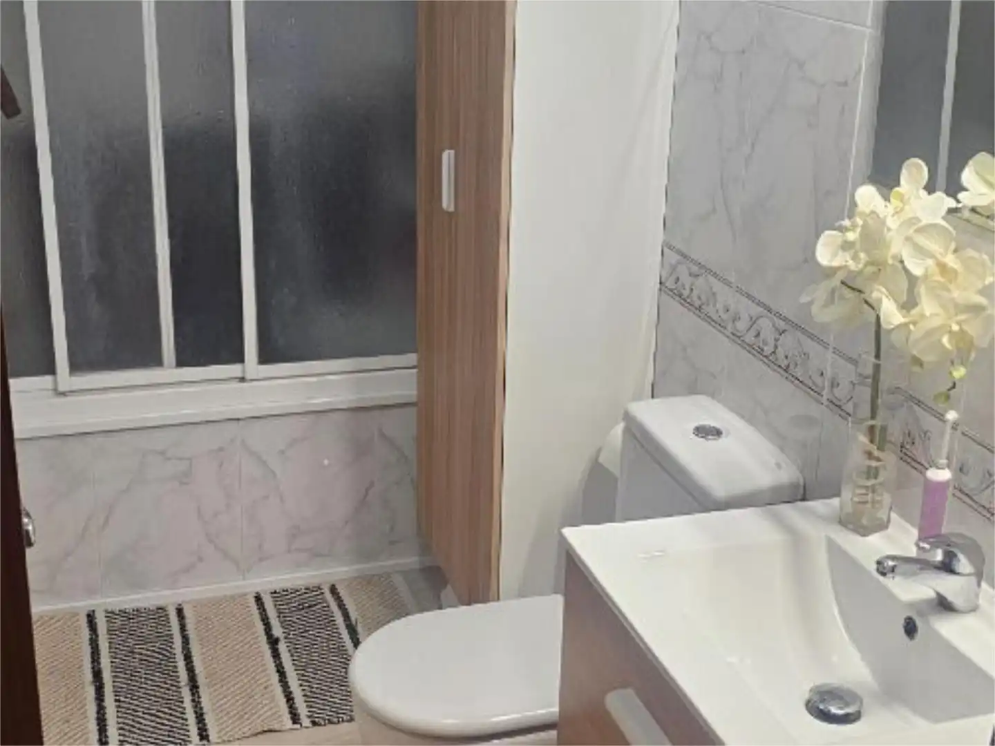 Piso en venta en Calle Luis de Ávila, 14, Zafarraya Baño de Piso en venta en Zafarraya con Aire acondicionado, Calefacción y Parquet