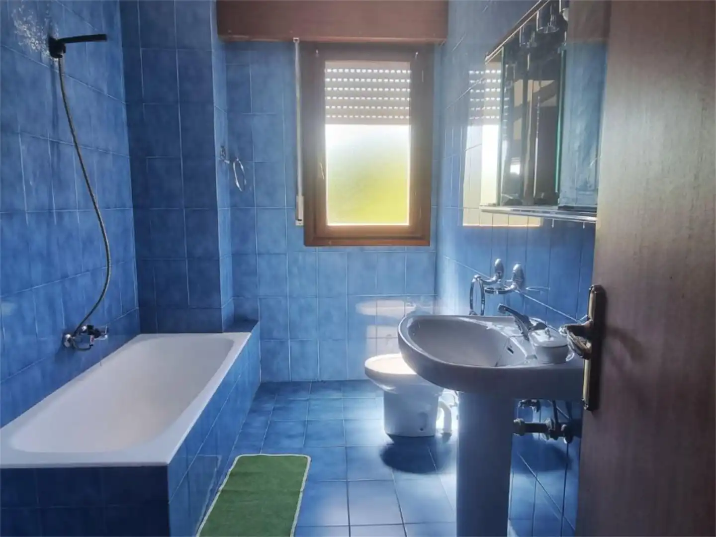 Wohnung zum Verkauf in Poblado Villanueva la Blanca, 22, Villarcayo de Merindad de Castilla la Vieja Badezimmer von Wohnung zum Verkauf in Villarcayo de Merindad de Castilla la Vieja mit Heizung, Privatgarten und Parkett
