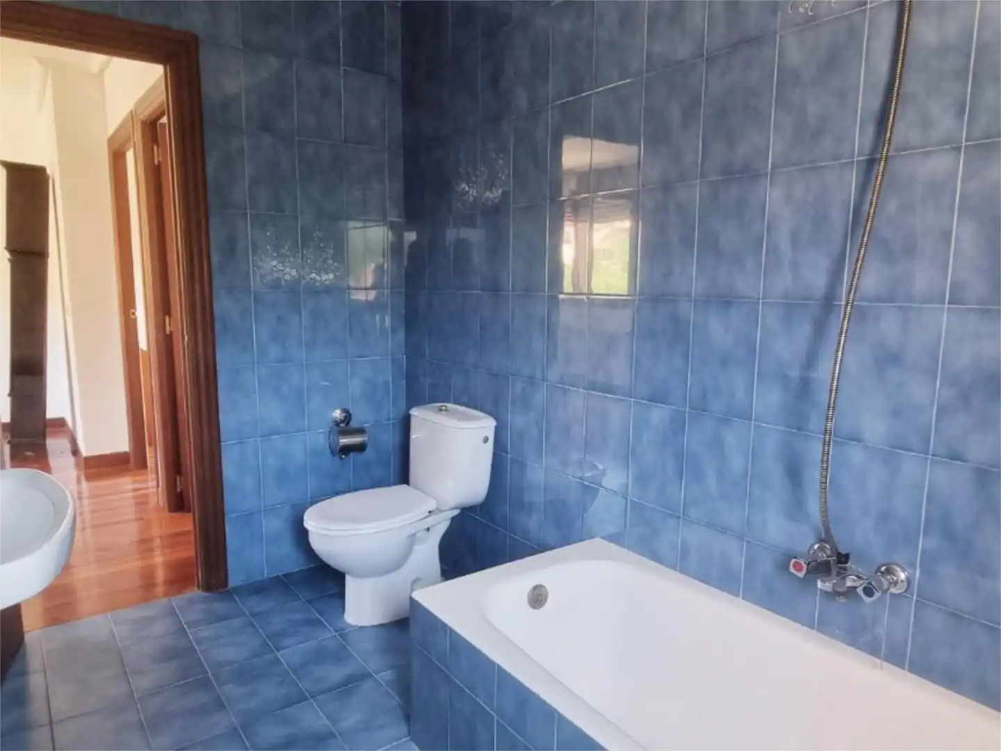 Wohnung zum Verkauf in Poblado Villanueva la Blanca, 22, Villarcayo de Merindad de Castilla la Vieja Badezimmer von Wohnung zum Verkauf in Villarcayo de Merindad de Castilla la Vieja mit Heizung, Privatgarten und Parkett