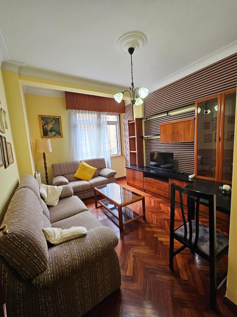 Living room of Flat to rent in A Coruña Capital   with Heating, Parquet flooring and Furnished