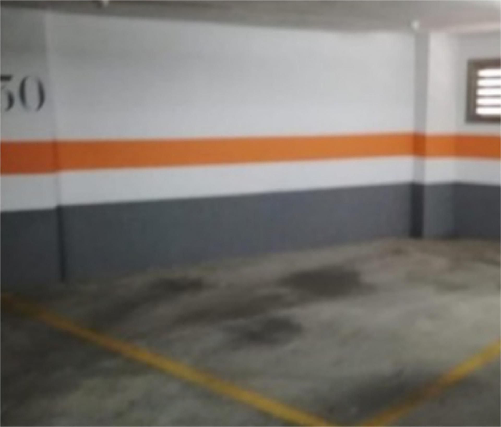 Parkplatz von Garage miete in Viator