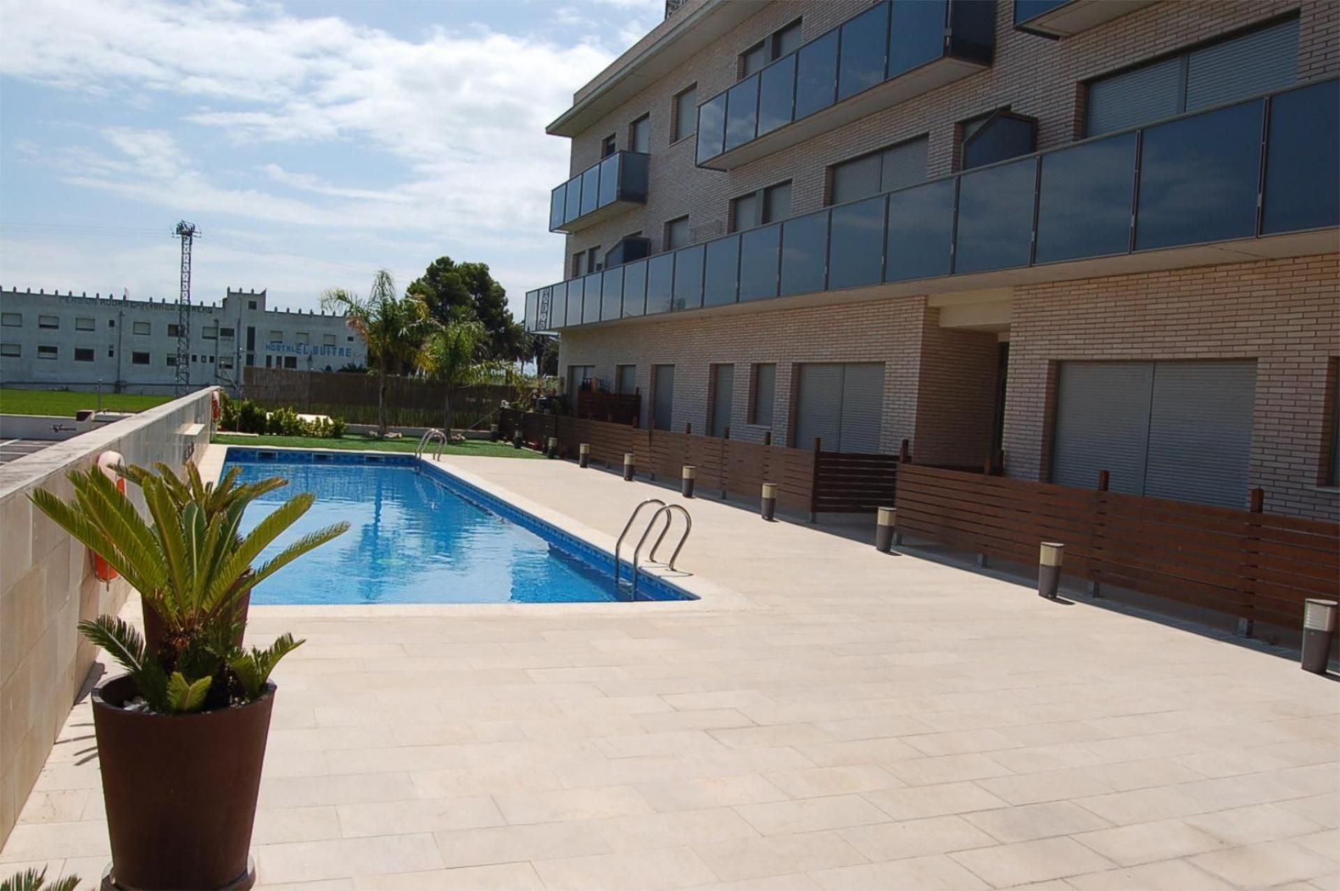 Swimming pool of Flat to rent in Deltebre  with Air Conditioner, Heating and Private garden