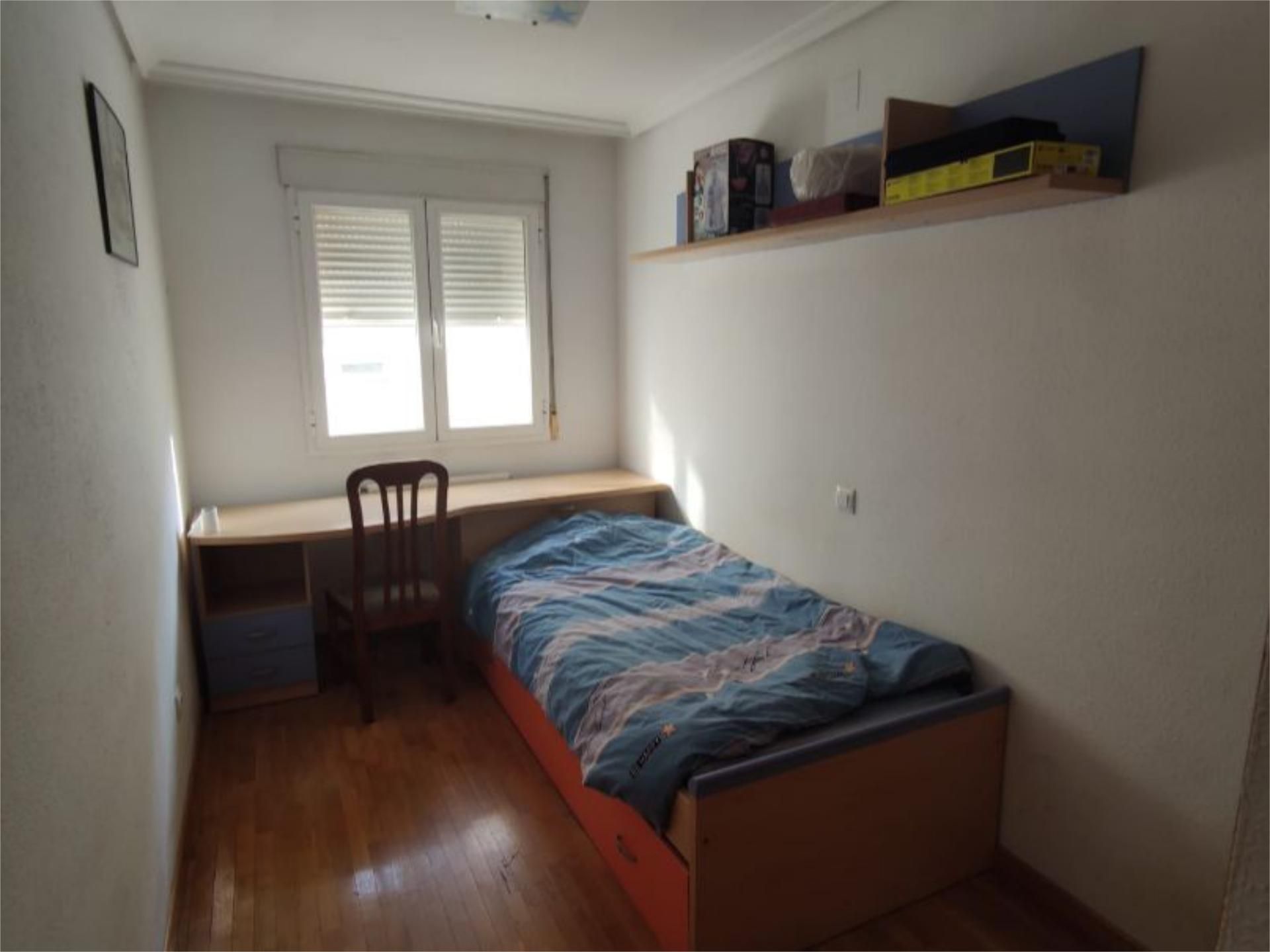Flat to share in Calle Mercedes Escribano, 31, Reyes Católicos - Paseo San Antonio