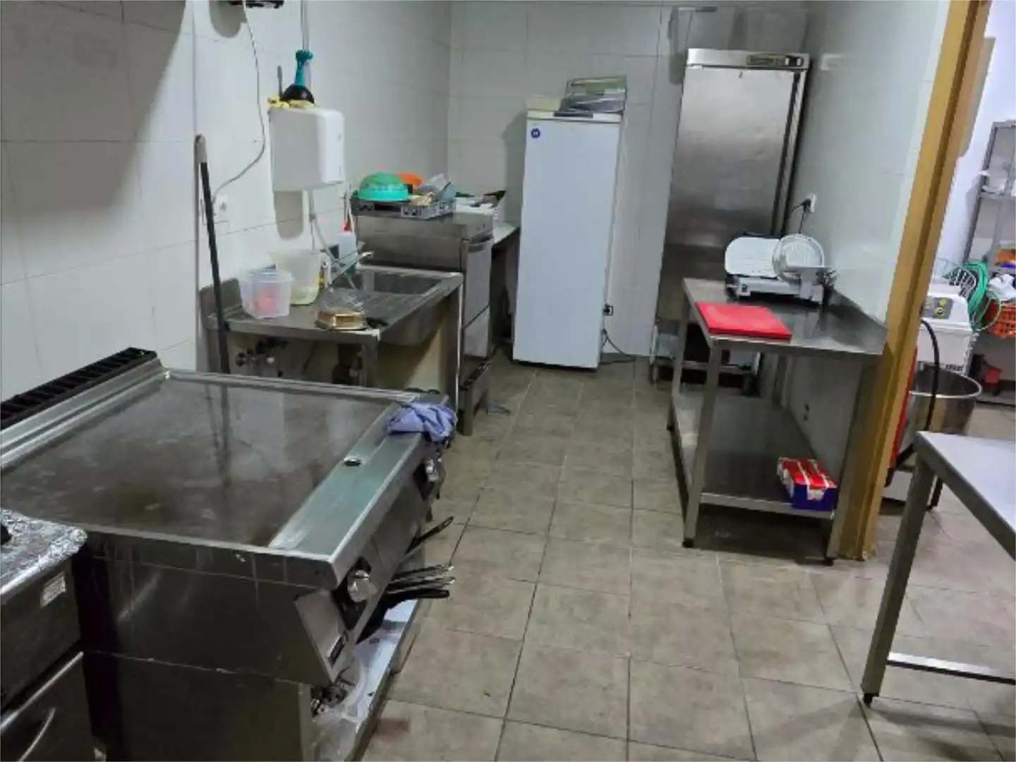 Cuina de Local en traspas en Pinto amb Aire condicionat, Calefacció i Moblat