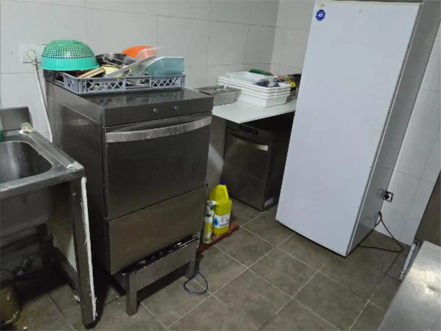 Cuina de Local en traspas en Pinto amb Aire condicionat, Calefacció i Moblat