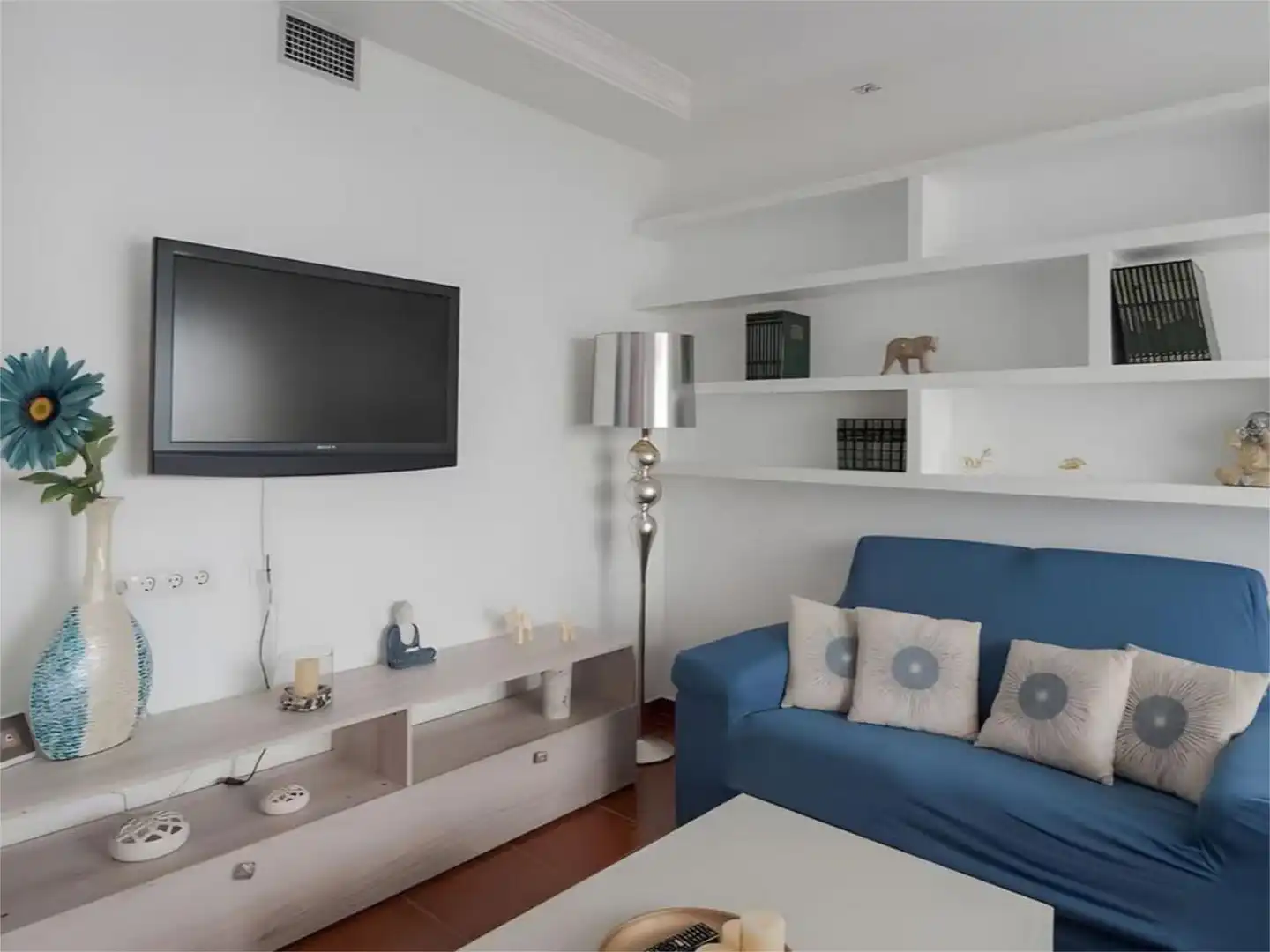 Sala de estar de Piso de alquiler en Rota con Aire acondicionado, Jardín privado y Parquet