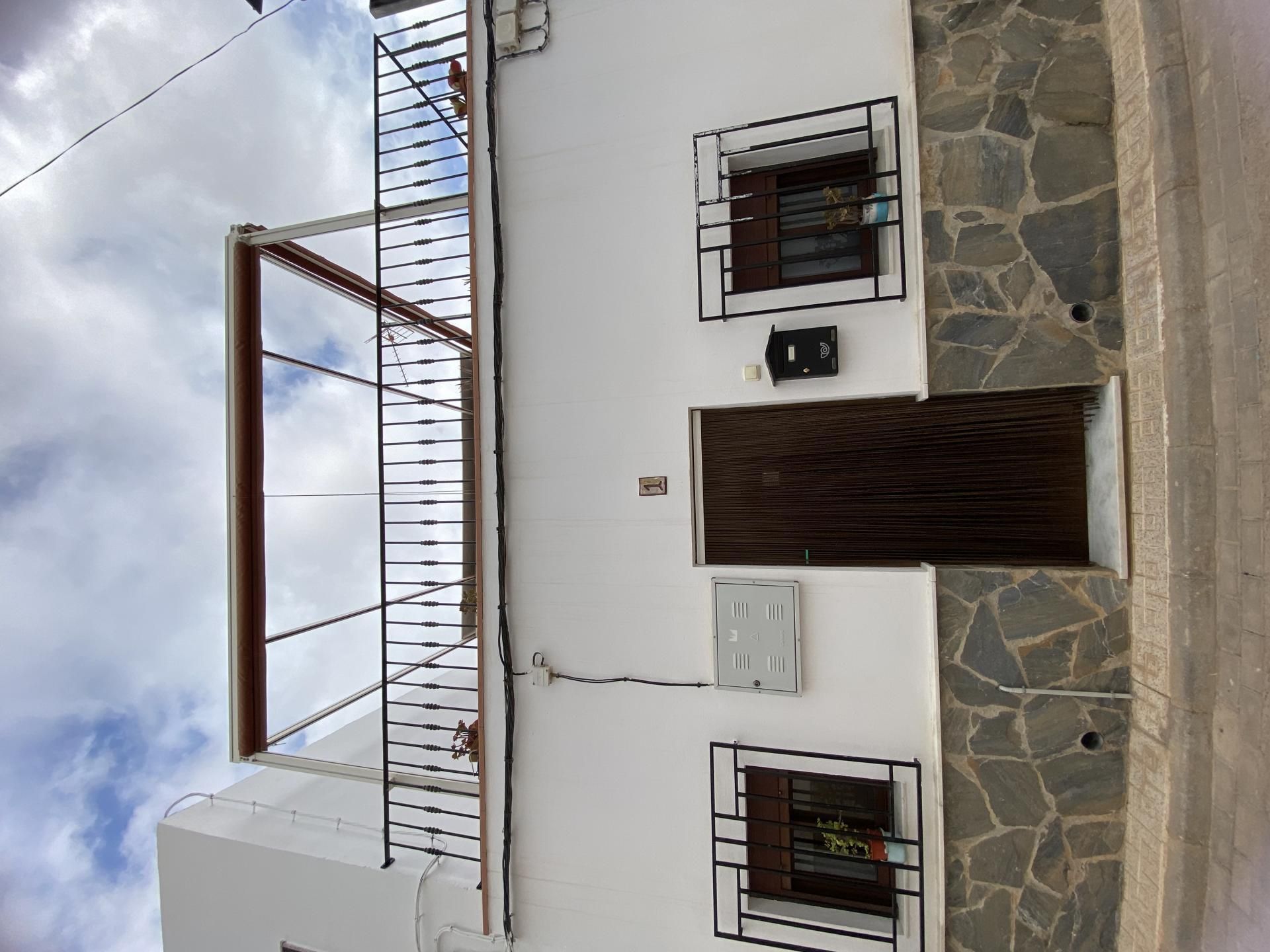 Vista exterior de Casa o xalet en venda en Lucainena de las Torres amb Aire condicionat i Terrassa
