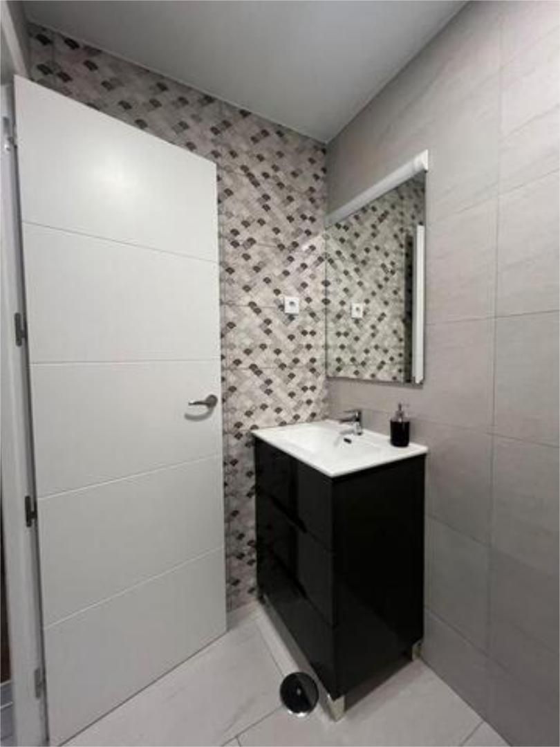 Baño de Piso de alquiler en  Madrid Capital con Calefacción y Amueblado