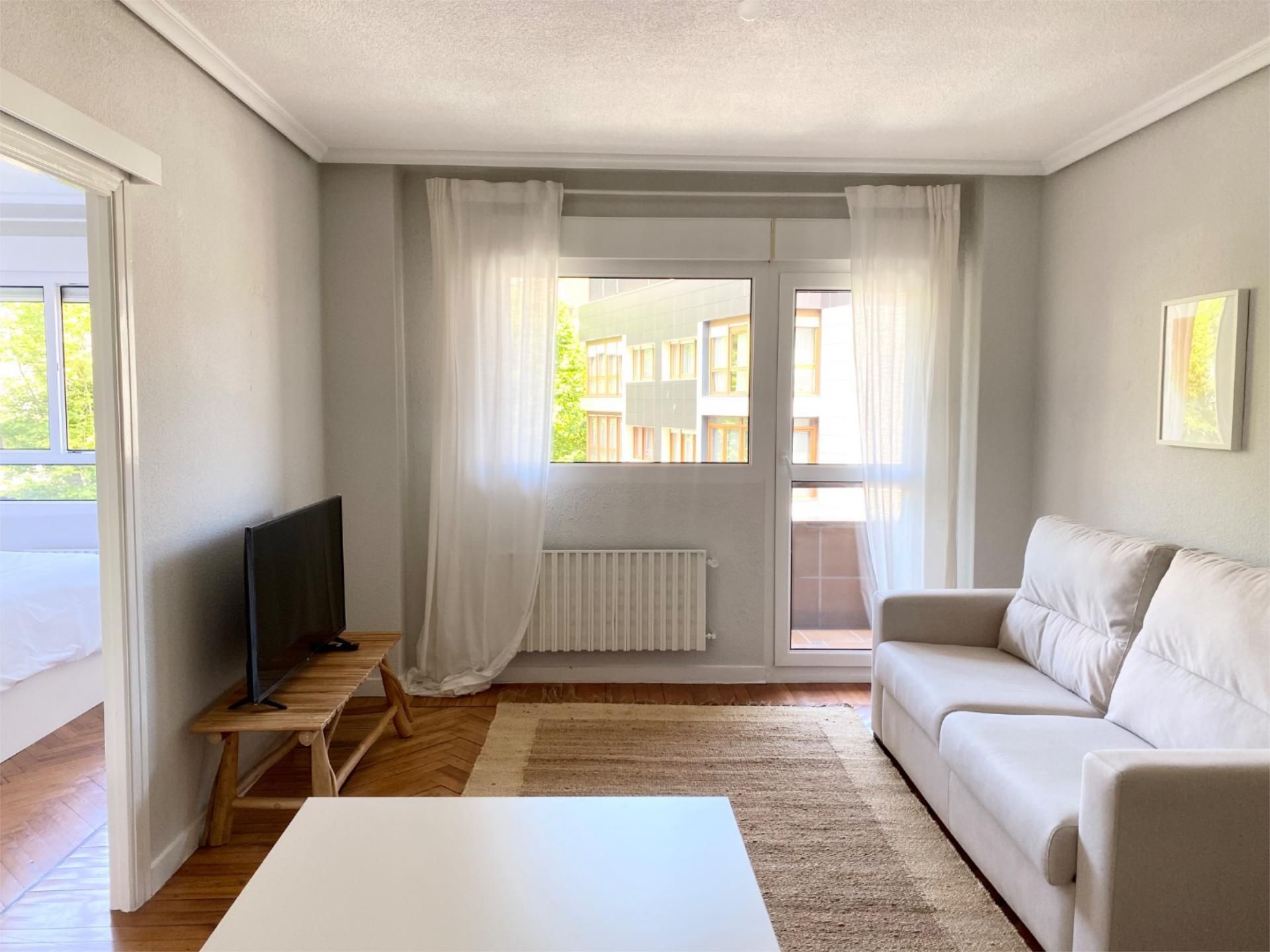 Living room of Flat to rent in Santander  with Heating, Parquet flooring and Terrace