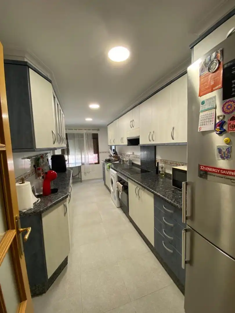 Room in Carrer del Metge Ramón Tarazona, 1, Sant Pau Kitchen of Flat for share in Valencia with Parquet flooring, Furnished and Video intercom