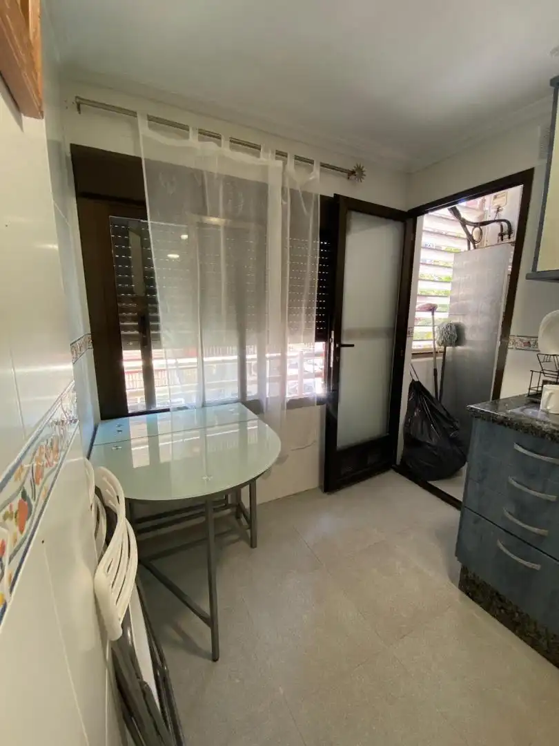 Room in Carrer del Metge Ramón Tarazona, 1, Sant Pau Balcony of Flat for share in Valencia with Parquet flooring, Furnished and Video intercom