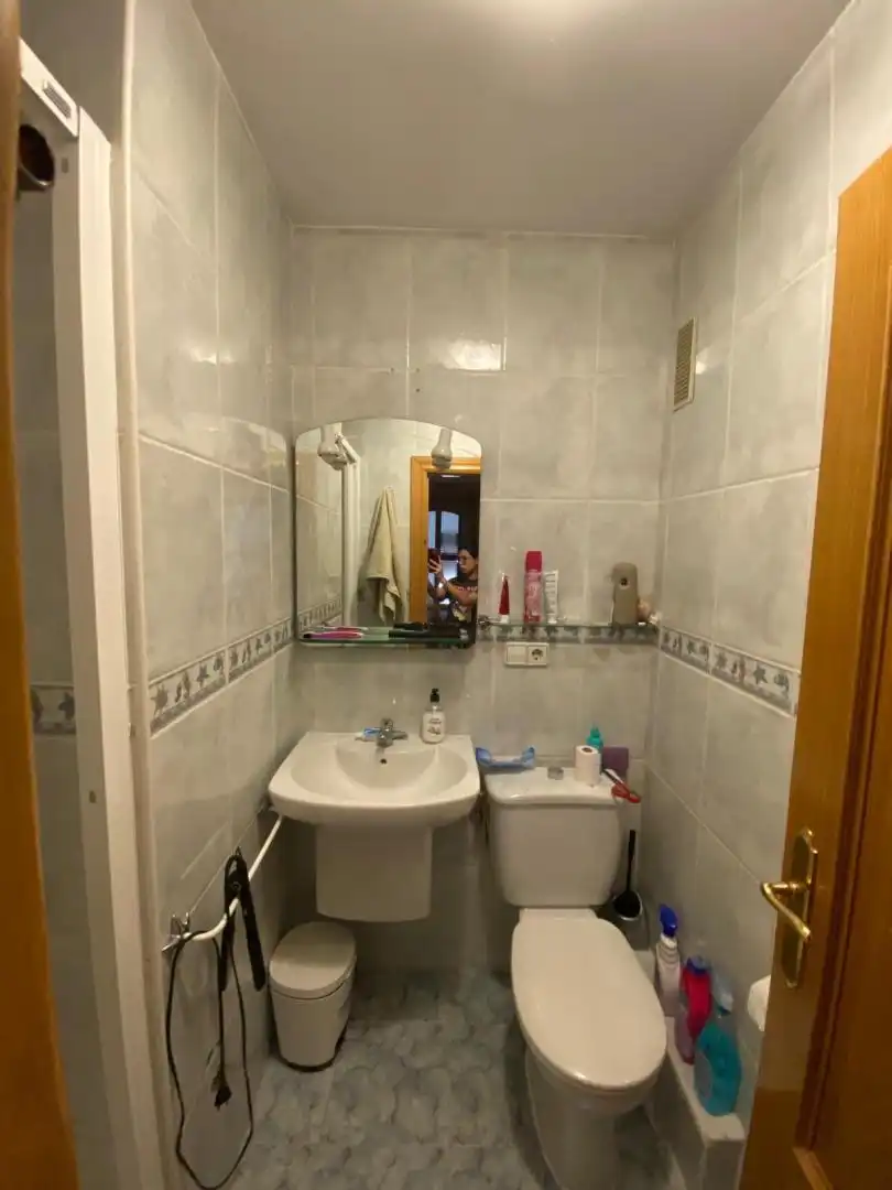 Room in Carrer del Metge Ramón Tarazona, 1, Sant Pau Bathroom of Flat for share in Valencia with Parquet flooring, Furnished and Video intercom