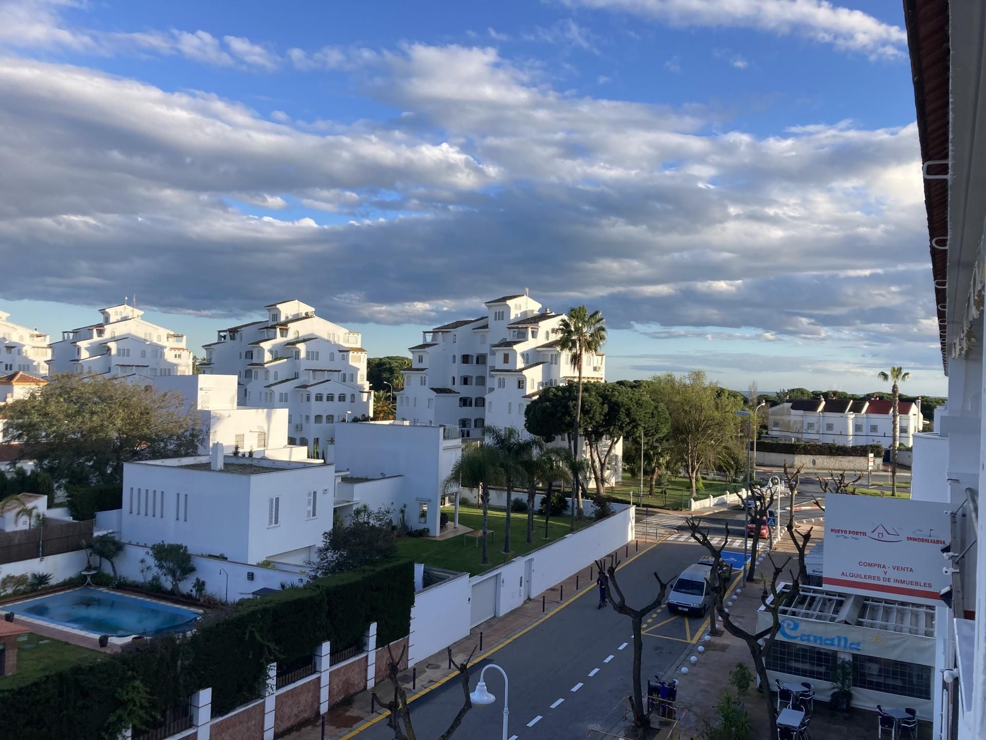 Vista exterior de Pis en venda en El Portil amb Aire condicionat, Terrassa i Piscina